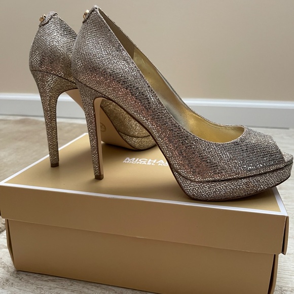 Michael Kors perfect for a party platform! - Picture 1 of 4